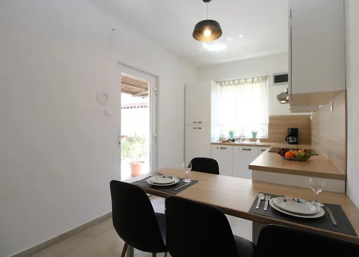 Apartment Padulj 1365 *